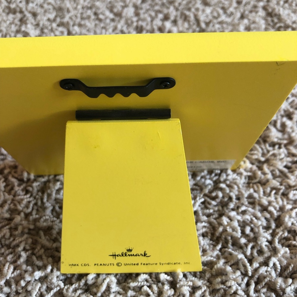 Peanuts Charles Schulz “A friend is someone you can lean on” collectors picture - Picture 4 of 6